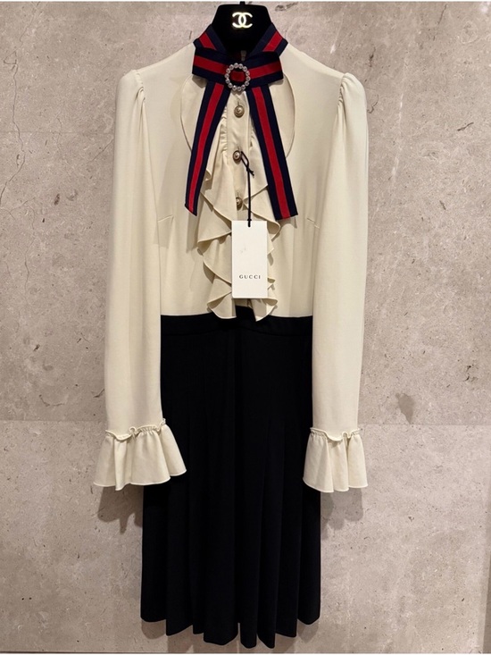 Gucci Dresses & Skirts - Gucci Cream and Black Ruffled Bow-Front Midi Dress with Signature Stripe
